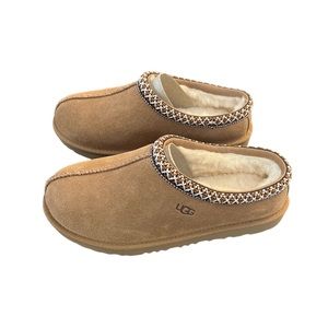 NWT UGG Tasman Slippers- Big Kid